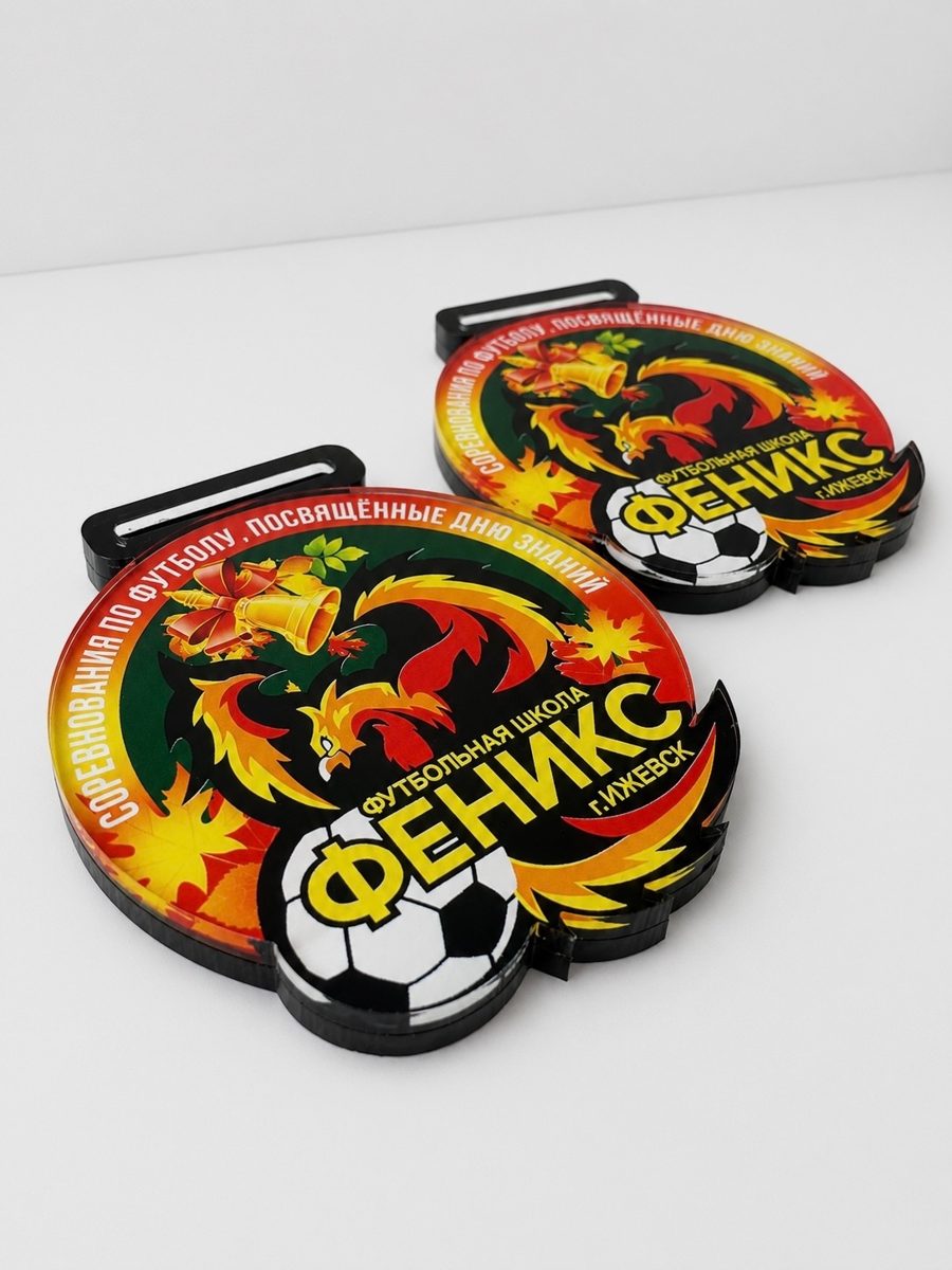 Полноцветные медали футбольной школы «Феникс» ко Дню знаний